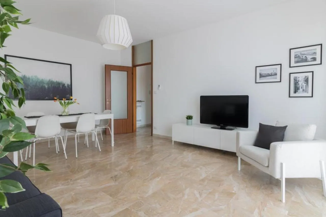 Apartment Italianflat - Via Adami, 3 Bedroom Flat, Free Parking Verona Italy