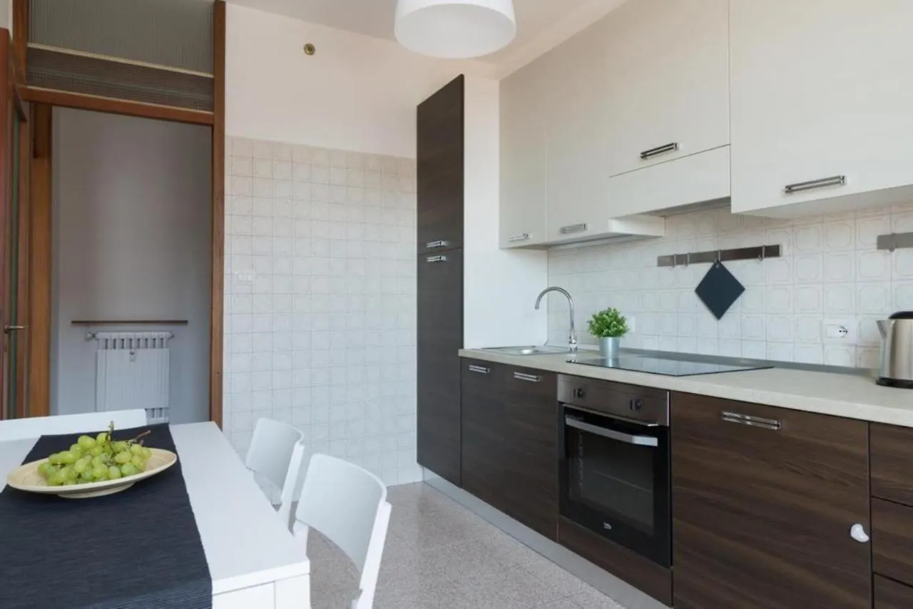 Apartment Italianflat - Via Adami, 3 Bedroom Flat, Free Parking Verona