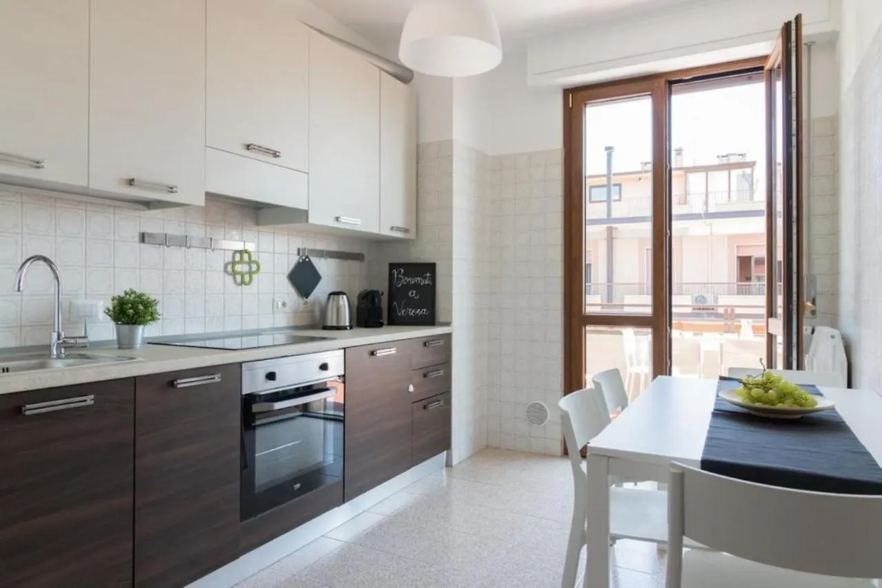 Apartment Italianflat - Via Adami, 3 Bedroom Flat, Free Parking Verona