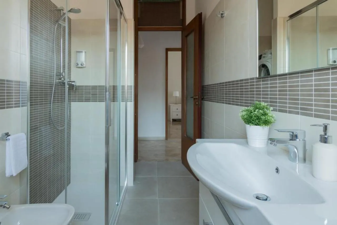Italianflat - Via Adami, 3 Bedroom Flat, Free Parking Verona Apartment